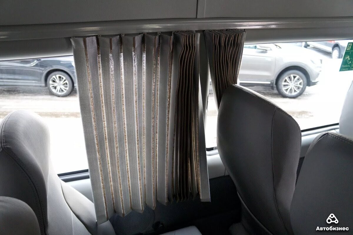 Люк и воздуховоды в салоне