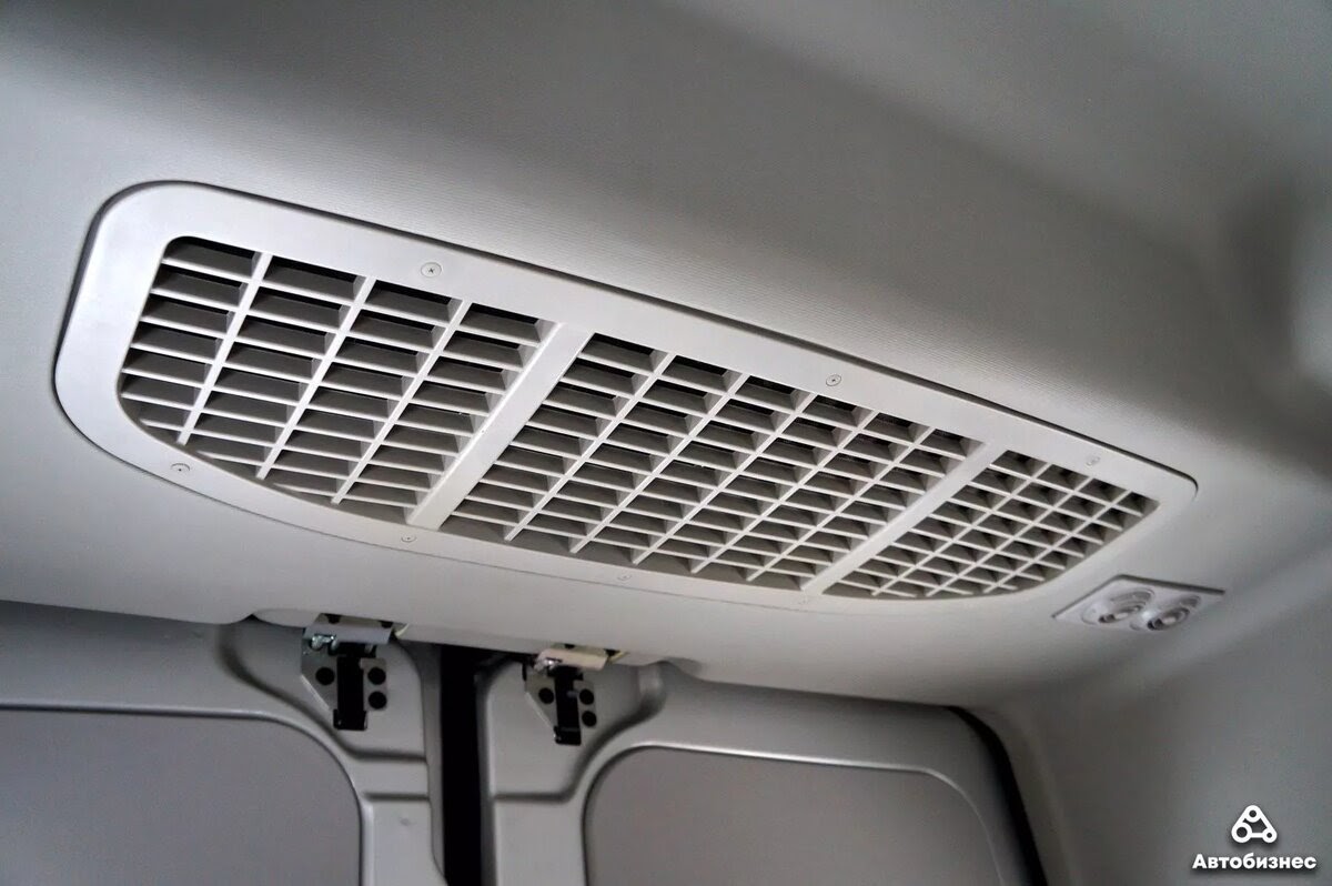 Вход в салон микроавтобуса