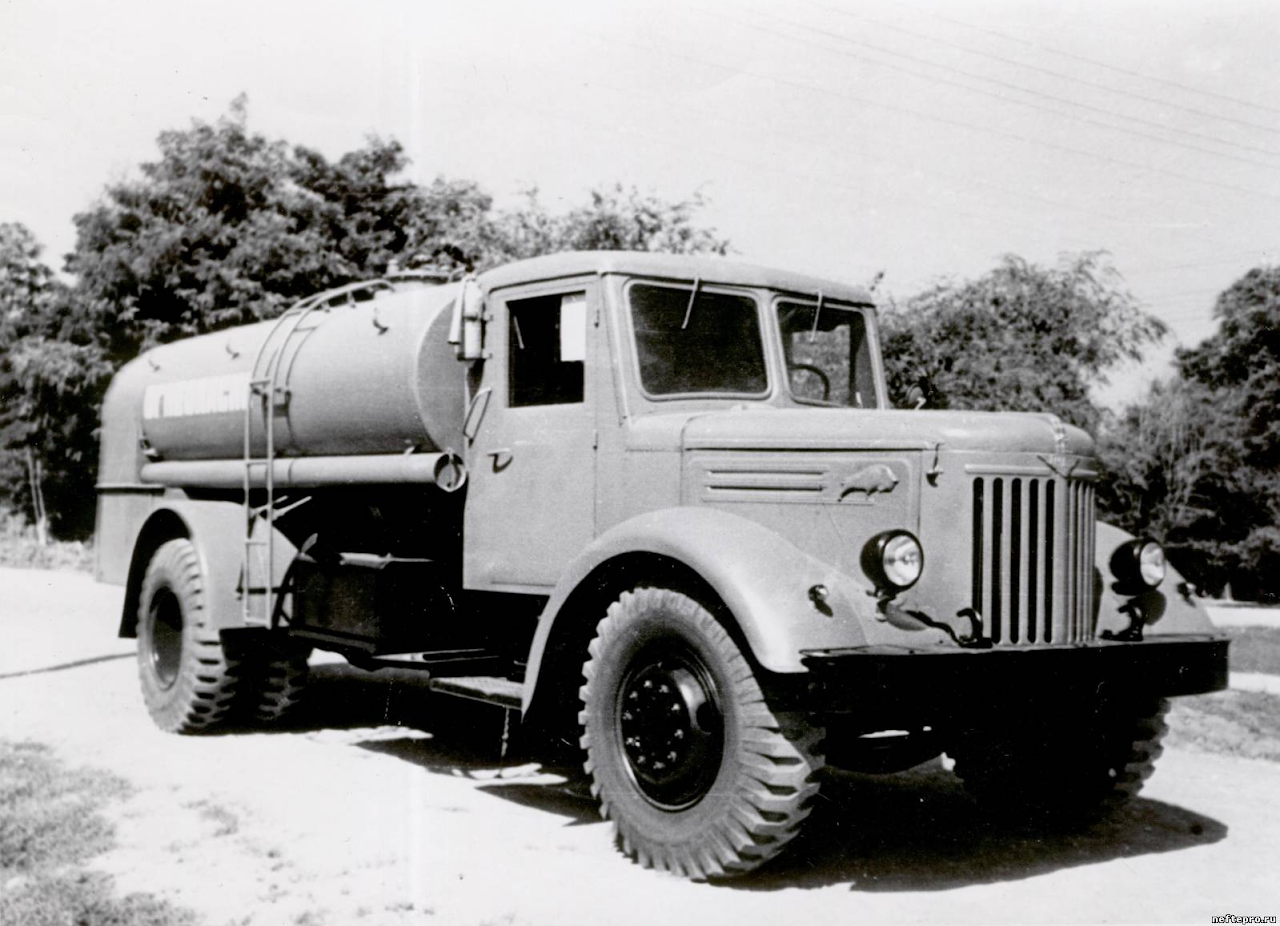 ТЗ-200 (на базе МАЗ-200) для перевозки топлива