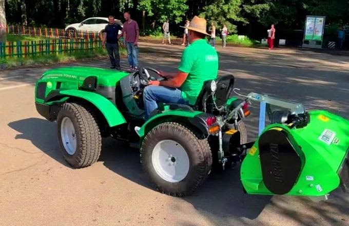 Итальянский мини-трактор Феррари