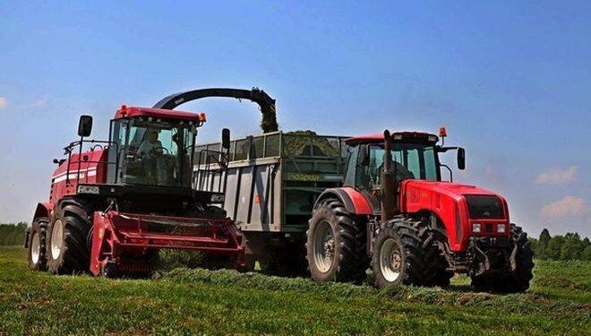 Трактор Беларус 3022 с плугом