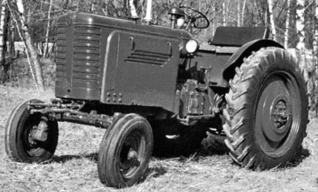 Первый серийный трактор МТЗ‑2